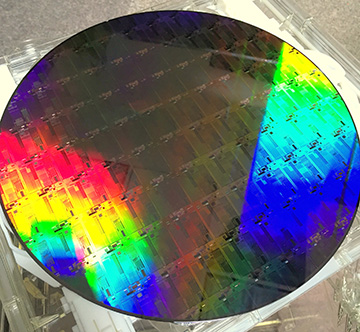 Si photonics wafer with rainbow colors