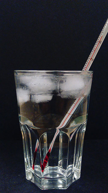 Water glass with thermometer
