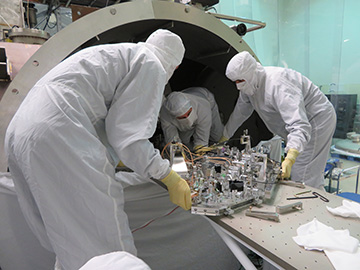 photo of technicians with squeezed-light thingy